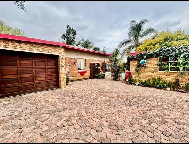 2 BEDROOM HOUSE FOR SALE IN VANDERBIJLPARK CE 1